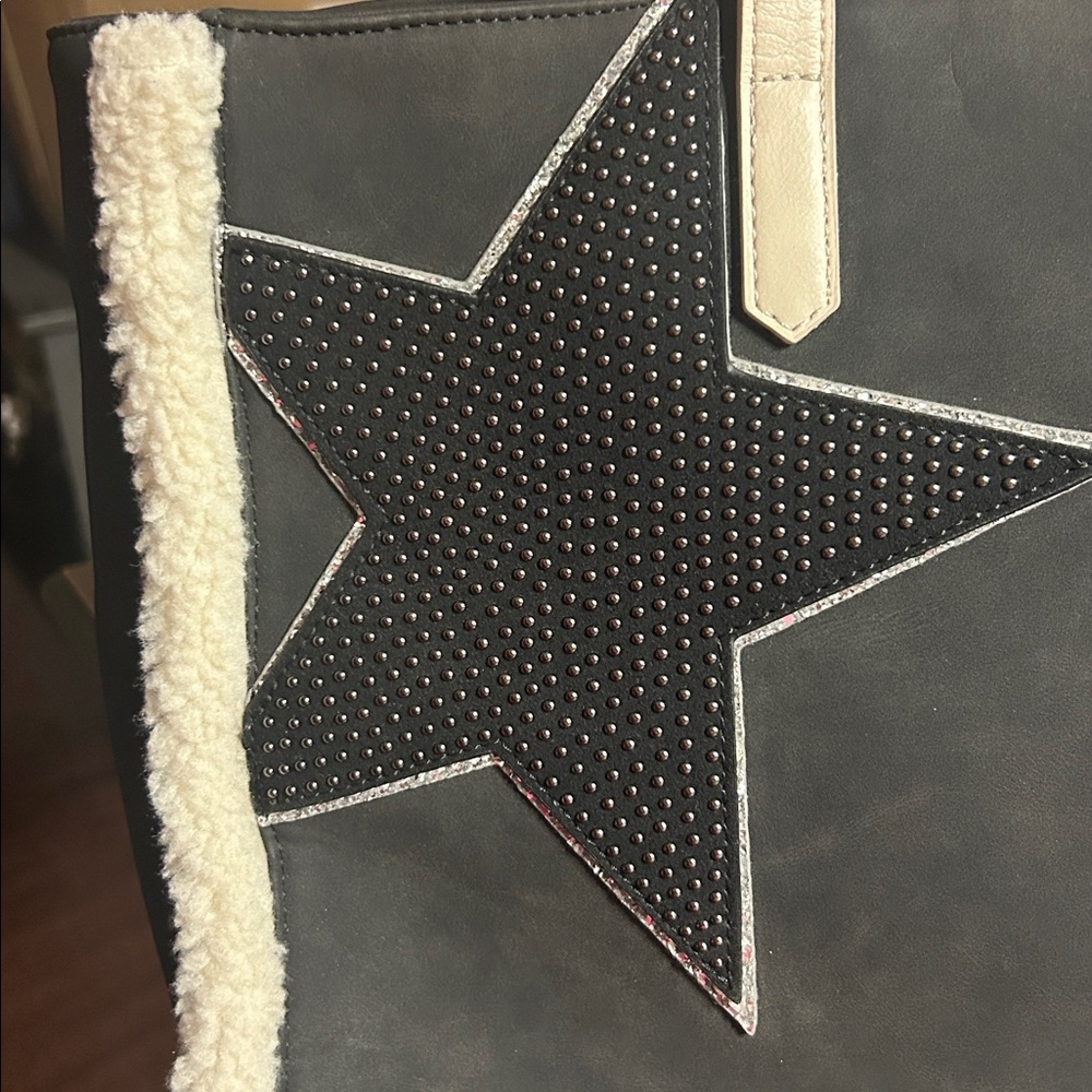 Vintage Havana Katie Fur Star Tote Bag - Black Studded Star - Picture 4 of 7